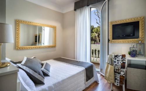 Postel nebo postele na pokoji v ubytování Novecento Suite Hotel