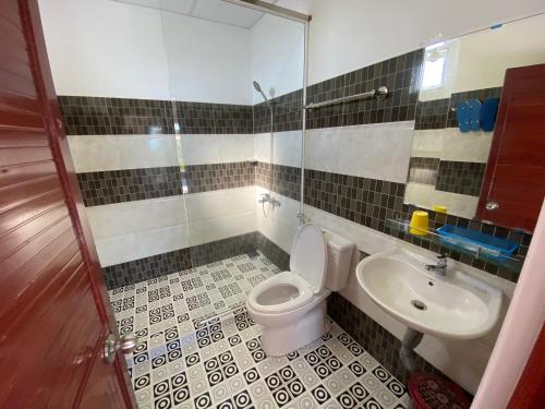 Phòng tắm tại Huu Le Hotel