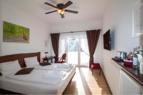 a bedroom with two beds and a ceiling fan at Dwór i Dworek Leszczowate Wellness & Spa in Ustrzyki Dolne