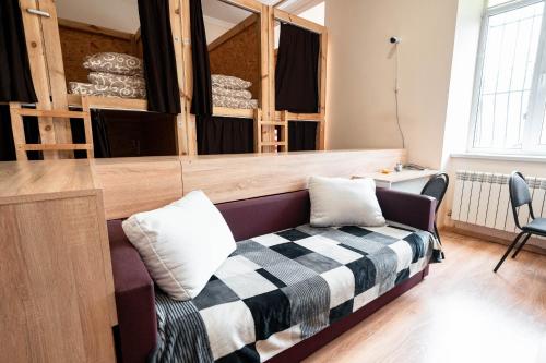 A1 Hostel tesisinde bir odada yatak veya yataklar