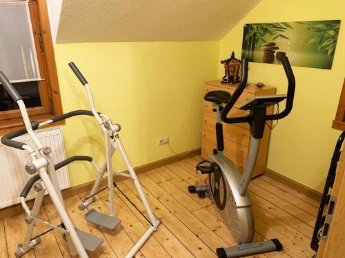 a gym with two exercise bikes in a room at Ferienhaus im Kumbachtal in Gräfenthal
