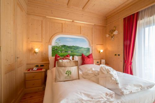 Un pat sau paturi într-o cameră la Relax Hotel Erica