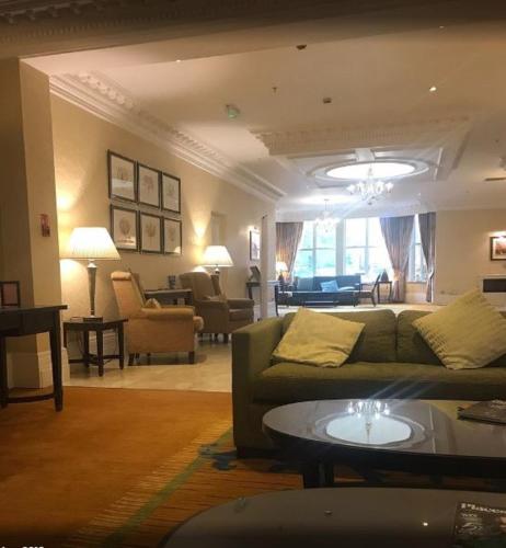 Posezení v ubytování Sprowston Manor Hotel, Golf & Country Club