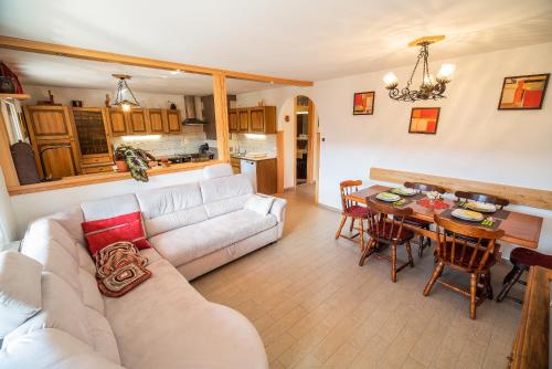 een woonkamer met een bank en een tafel bij Valley View Holiday Home with Sauna Mrak in Slap ob Idrijci