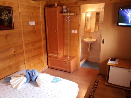a room with a bed and a shower and a sink at Etno selo EDEN in Žeravački Potok