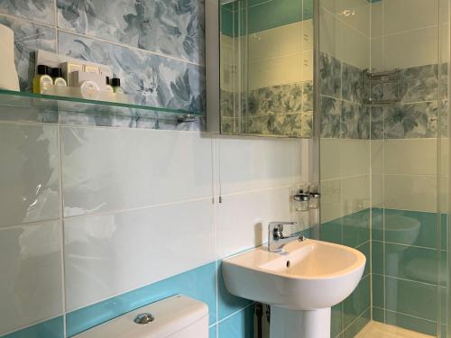 Phòng tắm tại New Inn - Dorchester