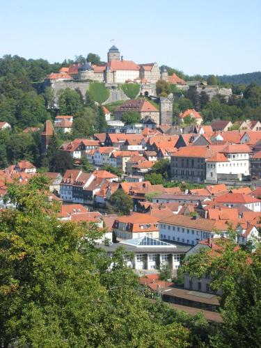 a view of a city with red roofs at Die Kronacher Stadthotels in Kronach
