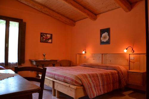 Tempat tidur dalam kamar di Agriturismo Torrazzetta