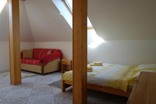 Katil atau katil-katil dalam bilik di Apartmány Arnika