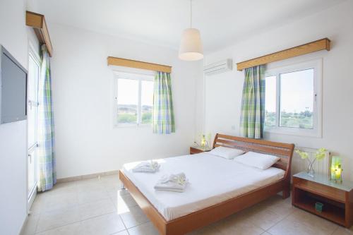 Postel nebo postele na pokoji v ubytování Protaras Views Villa PRAM1