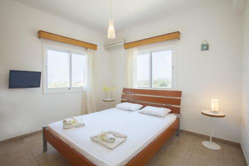 Postel nebo postele na pokoji v ubytování Protaras Views Villa PRAM1
