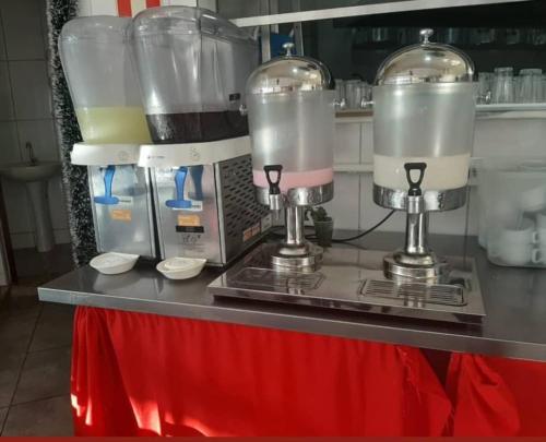 a kitchen counter with two machines on a table at Hotel Divino Pai Eterno in Aparecida