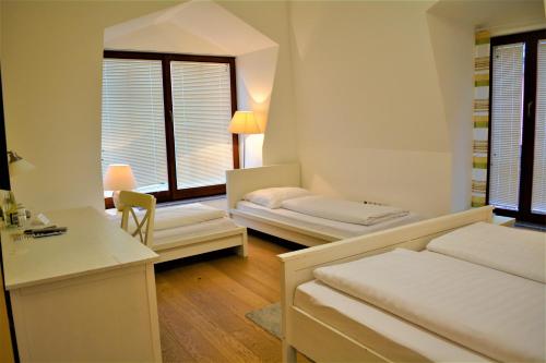 Tempat tidur dalam kamar di Economy Hotel Kronach