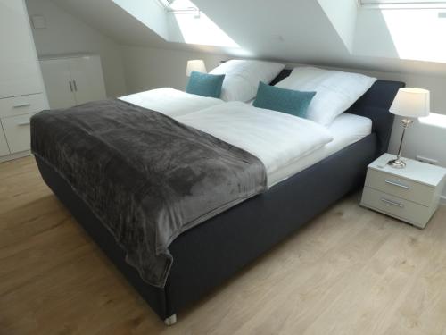 Кровать или кровати в номере Heykens Golfhuus Eagle