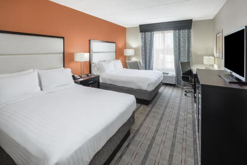 En eller flere senger på et rom på Holiday Inn Express & Suites Atlanta NE- Duluth, an IHG Hotel