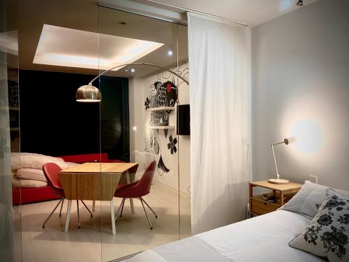 A bed or beds in a room at CAMILA, en CHUECA