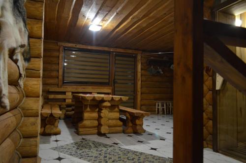 a room in a log cabin with a table at Sadyba Pikuy in Bilasovytsya