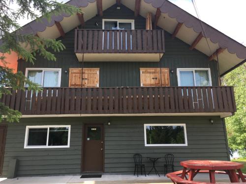 Ruth Lake Lodge Resort – Photos 2