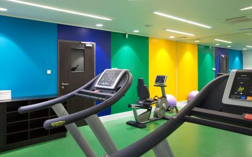 
The fitness center and/or fitness facilities at Park Inn by Radisson Pulkovo Airport
