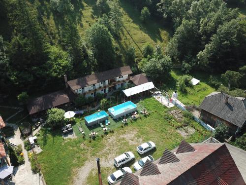 Galeriebild der Unterkunft Pensiunea Serbeca in Broşteni