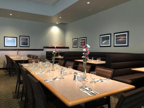 Ресторан / где поесть в Powell River Town Centre Hotel