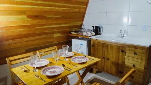 Ruang makan di chalet