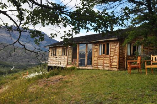 a log cabin on the side of a hill at Mallin Colorado Ecolodge in Aldana