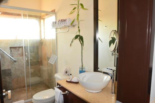 Hotel HBlue Centroにあるバスルーム
