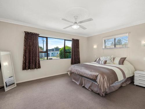 a bedroom with a bed and a window at Heathcote Cottage - Taupo Holiday Home in Taupo