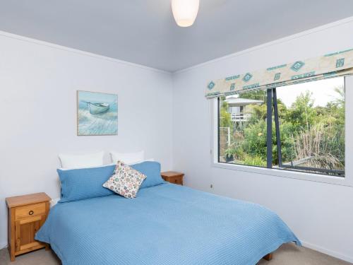 Tempat tidur dalam kamar di Skipper's Haven - Opua Holiday Home