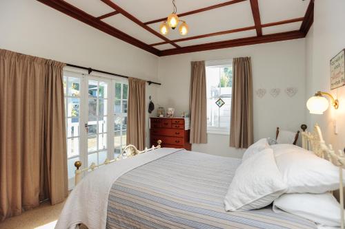 Gallery image of Puriri Downtown Villa - Napier Holiday Home in Napier