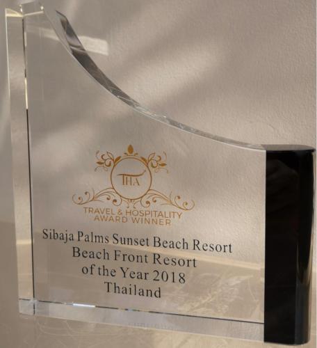 a trophy for the shiloh palms sunset beach resort at Sibaja Palms Sunset Beach Luxury Apartments in Taling Ngam Beach