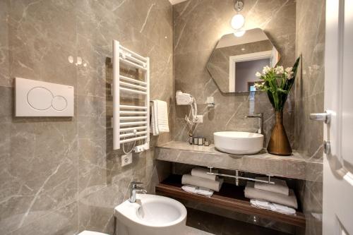 Tree Charme Parliament Boutique Hotel Image