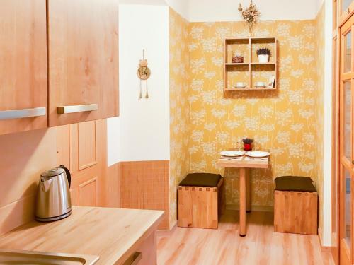 Kuchyň nebo kuchyňský kout v ubytování Golden Wood Apartments
