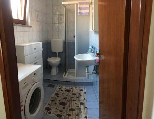 Koupelna v ubytování Apartment and room Josip 2007