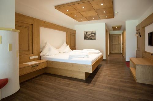 Ένα ή περισσότερα κρεβάτια σε δωμάτιο στο Landhaus Schnöller