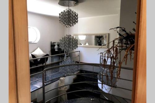 RibeiradioにあるHolidays “Villa Familia Silva”の螺旋階段