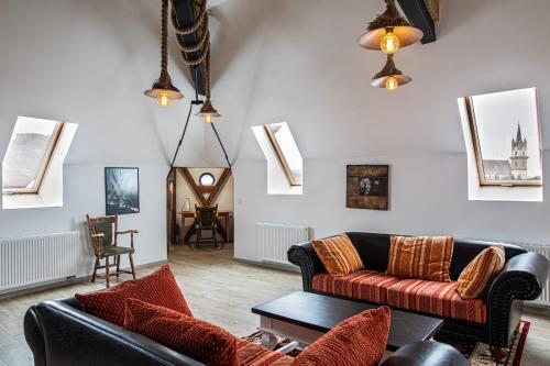 a living room with a couch and a table at Apartament The Bricks 1903 in Bistriţa