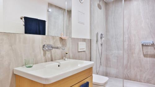a bathroom with a white sink and a shower at Gasthof zum Ochsen in Hammelbach