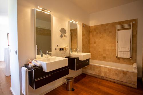 a large bathroom with two sinks and a tub at Finca Atalis - Adults Only in Santo Tomás