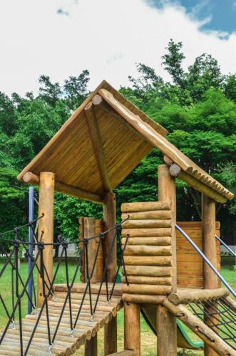 a wooden structure with a roof on a playground at Pousada Chalés da Felicidade in Itu