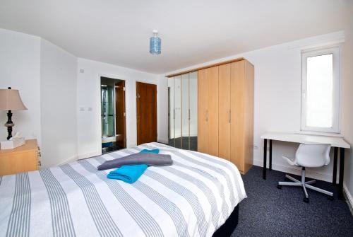 a bedroom with a bed with a desk and a computer at Liverpool City Stays - Economy Room - Close to Airport EE1 in Liverpool