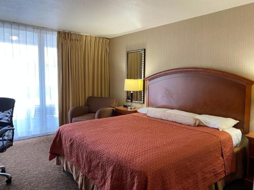 A bed or beds in a room at Royal Pacific Motor Inn