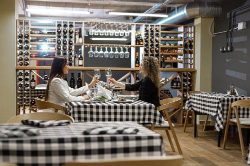 Nápoje v ubytování Olivar Hotel Tirana