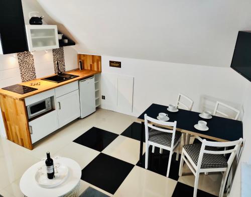 A kitchen or kitchenette at IWONA Pokoje Apartamenty