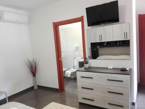 A kitchen or kitchenette at La valle del re