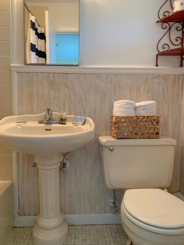 Bilik mandi di The Ocean Dunes at Amagansett