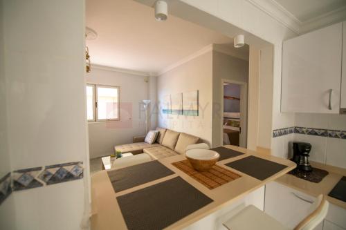Kuchyňa alebo kuchynka v ubytovaní Trip Canteras, new Beach Apartment