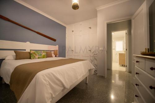 Posteľ alebo postele v izbe v ubytovaní Trip Canteras, new Beach Apartment