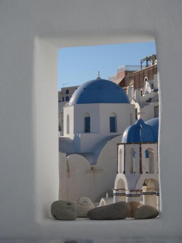 a window with three stones in front of a building at Aspaki by Art Maisons in Oia
